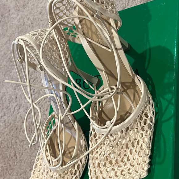 Bottega Veneta White Woven Heels - Picture 4 of 6